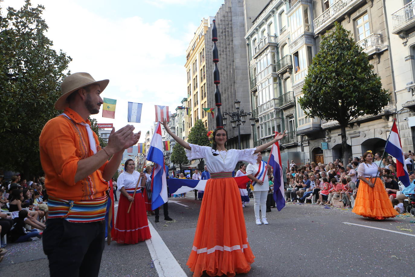 fotos-todas-las-im-genes-del-desfile-del-d-a-de-am-rica-en-oviedo-el